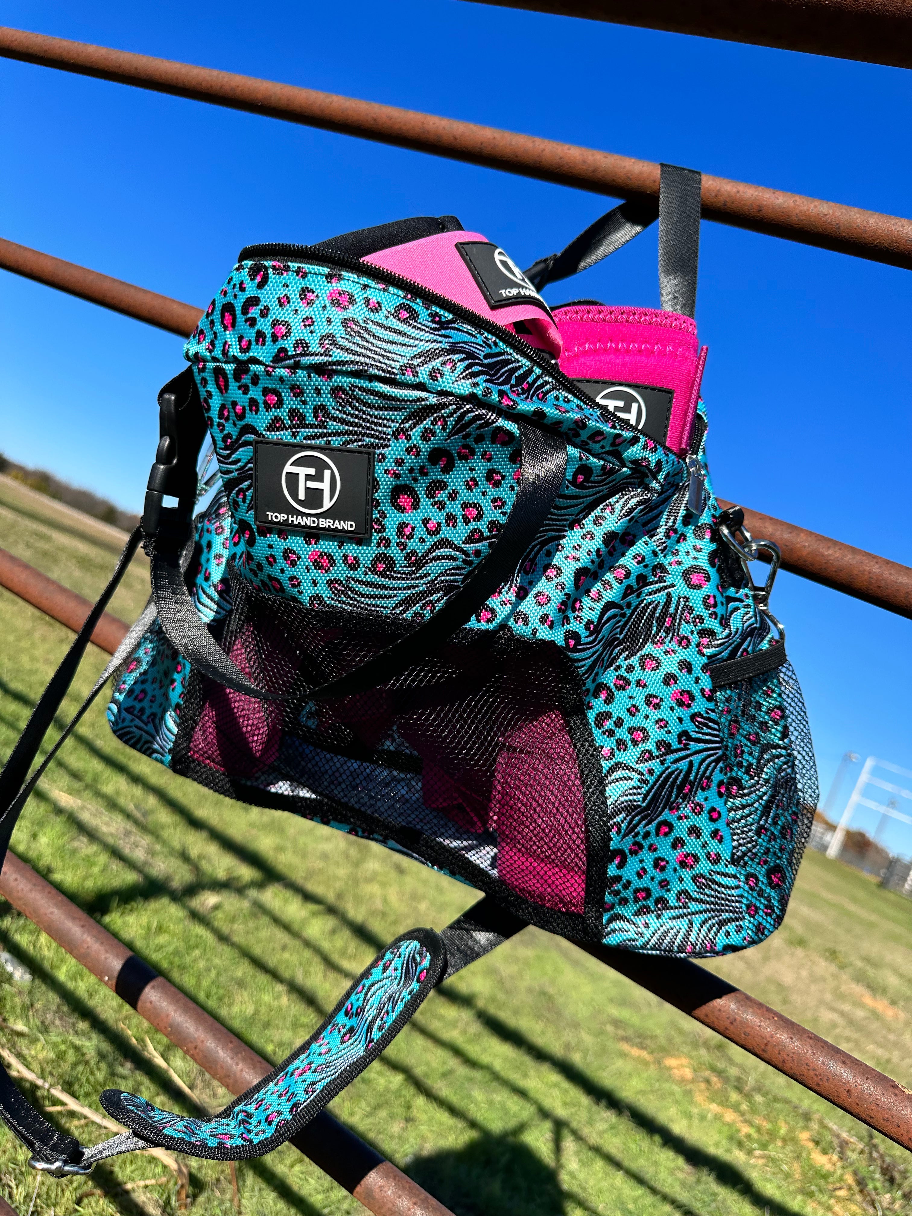 MANY DESIGNS - Boot & Accessories Bag